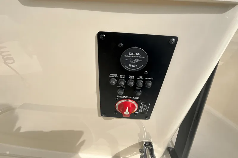 Slide: The Image of Scout 195 Sportfish 2024 - 4