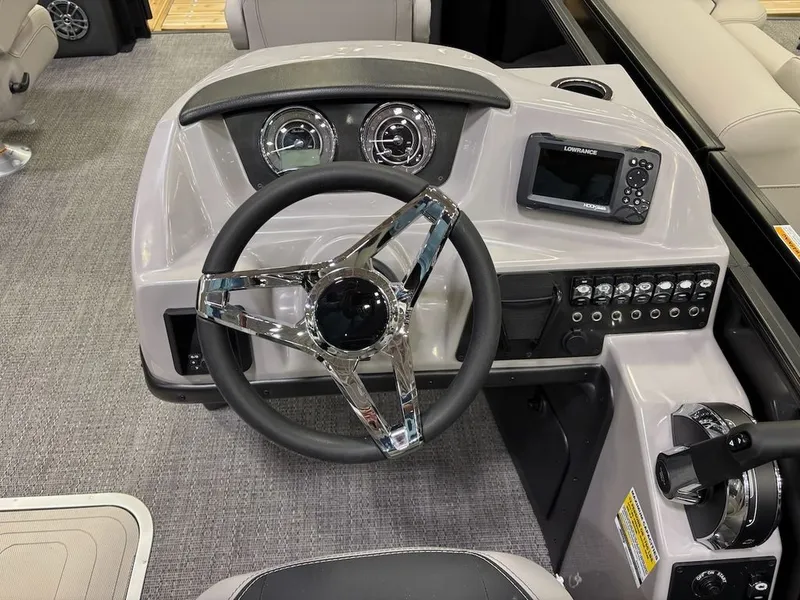 Slide: The Image of Barletta Boats A22F 2025 - 9