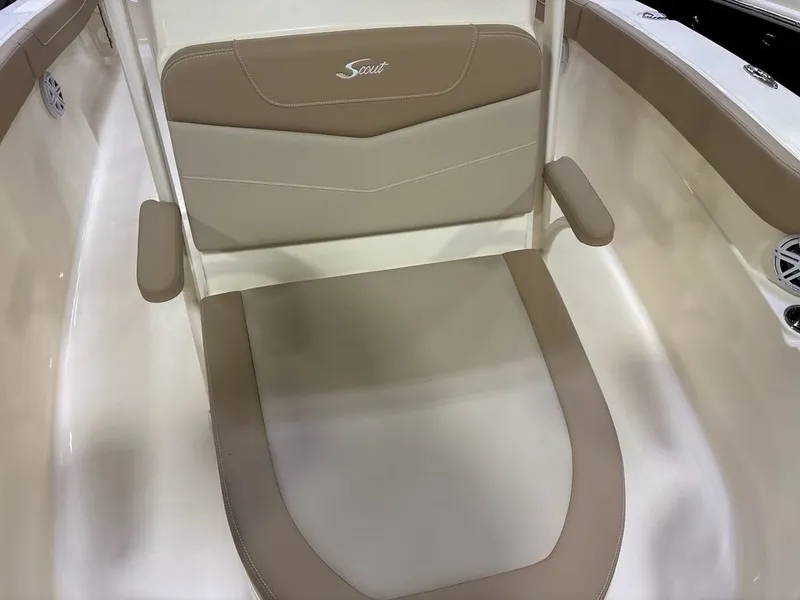 Slide: The Image of Scout Boats 215 XSF 2025 - 6