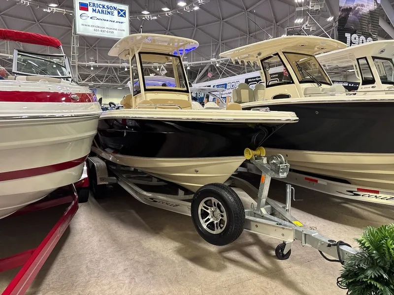 The Image of Scout Boats 215 XSF 2025 - 0