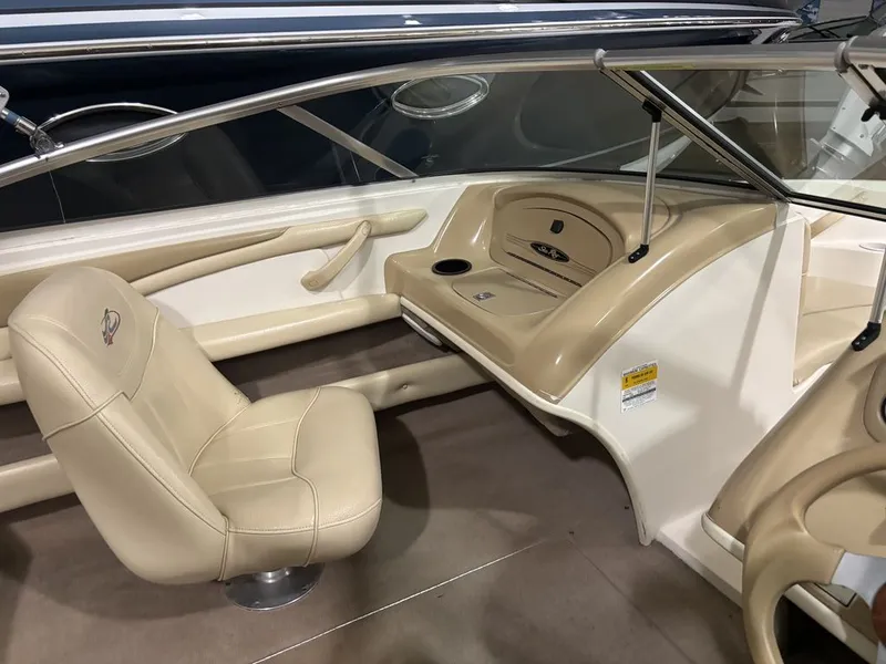 Slide: The Image of Sea Ray 185 Bowrider 2000 - 6