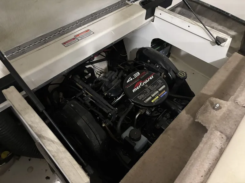 Slide: The Image of Sea Ray 185 Bowrider 2000 - 9