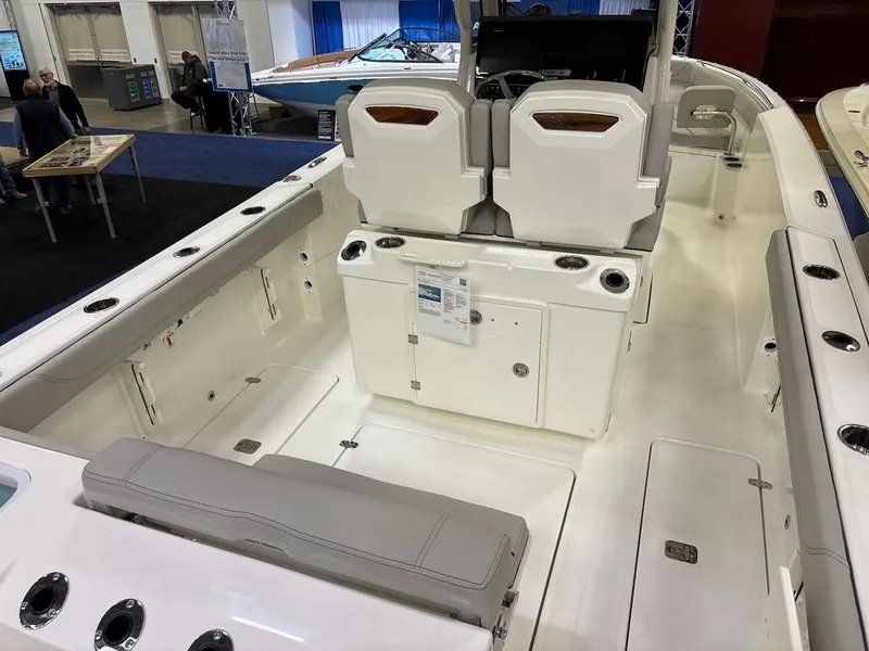Slide: The Image of Pursuit Boats S 268 2025 - 2