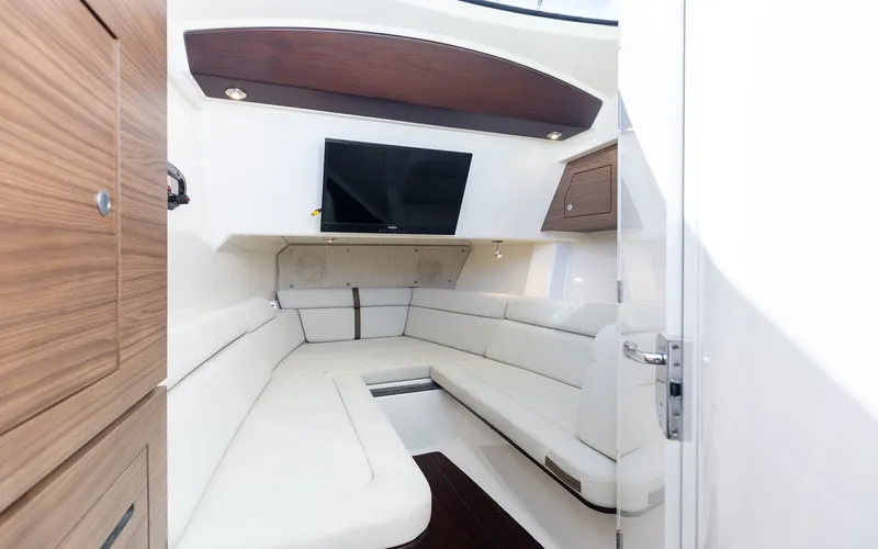 Slide: The Image of Boston Whaler 35 2021 - 18