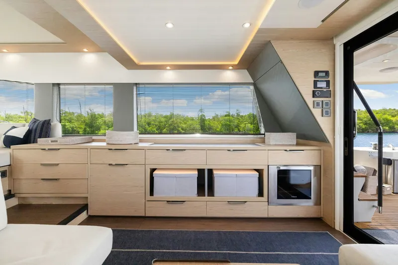 Slide: The Image of Beneteau 62 2022 - 32