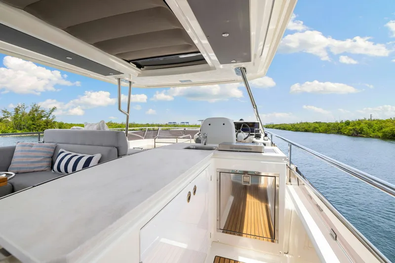 Slide: The Image of Beneteau 62 2022 - 14