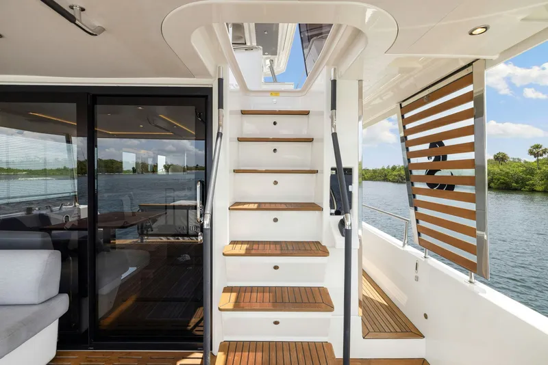 Slide: The Image of Beneteau 62 2022 - 17