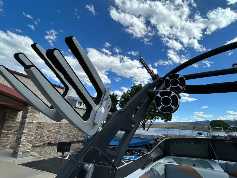 Slide: The Image of Malibu 23 LSV 2020 - 21