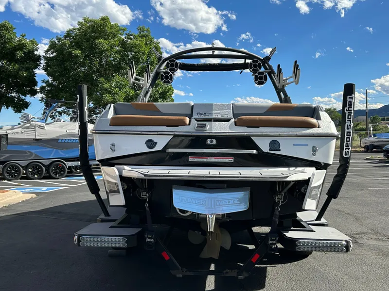 Slide: The Image of Malibu 23 LSV 2020 - 9