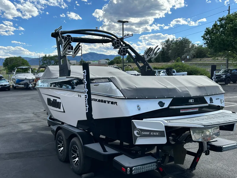 Slide: The Image of Malibu 23 LSV 2020 - 26