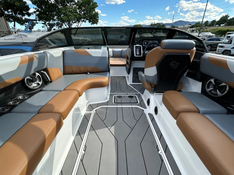Slide: The Image of Malibu 23 LSV 2020 - 22