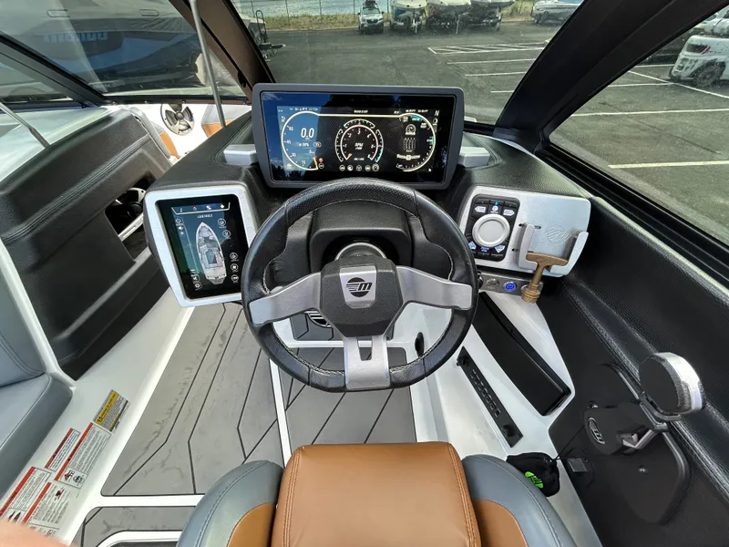 Slide: The Image of Malibu 23 LSV 2020 - 16