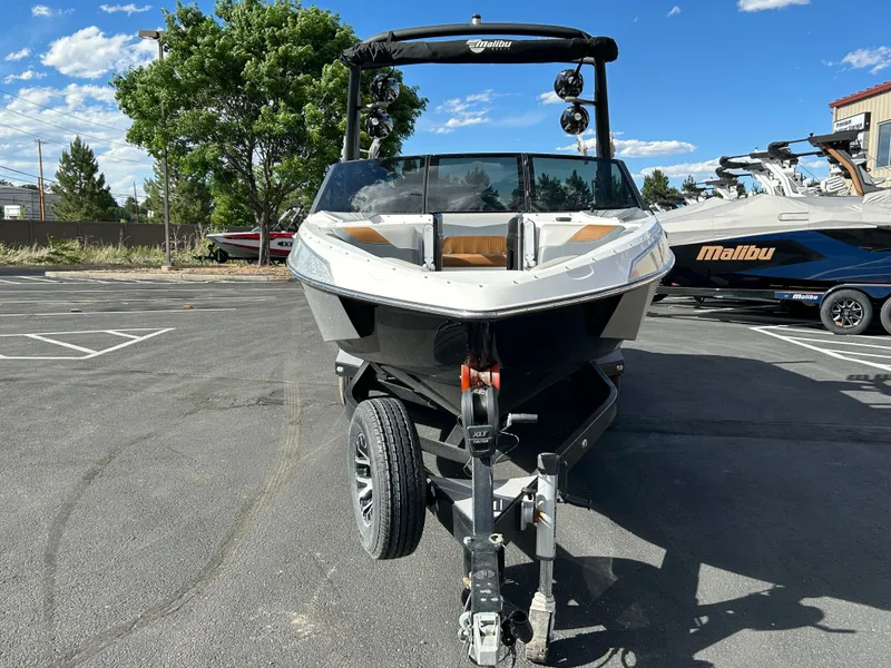 Slide: The Image of Malibu 23 LSV 2020 - 3