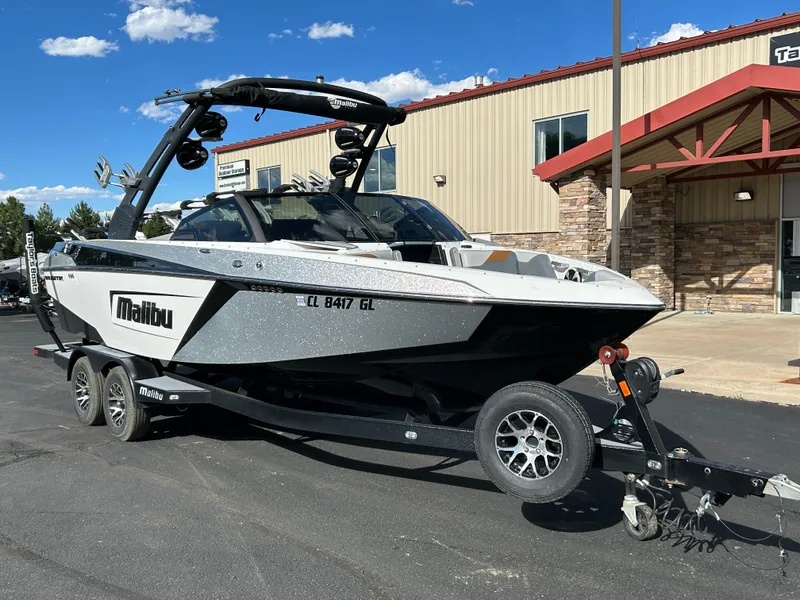 Slide: The Image of Malibu 23 LSV 2020 - 2