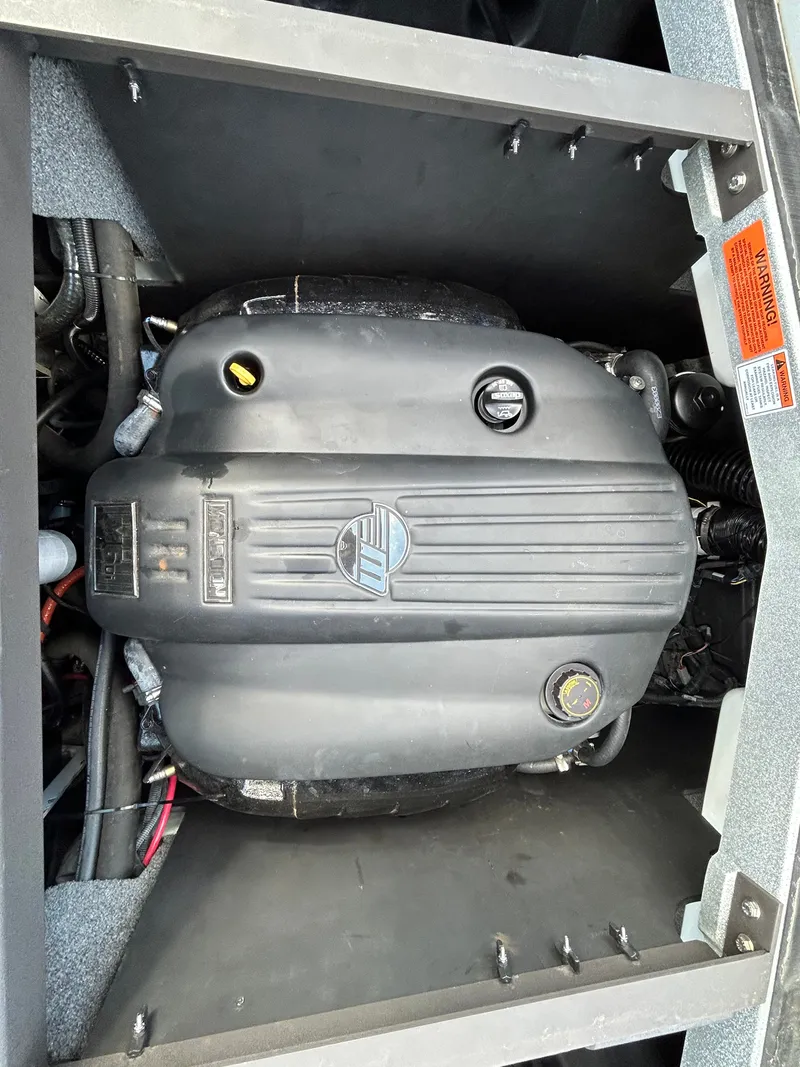 Slide: The Image of Malibu 23 LSV 2020 - 24