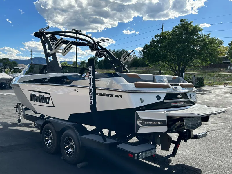 Slide: The Image of Malibu 23 LSV 2020 - 8