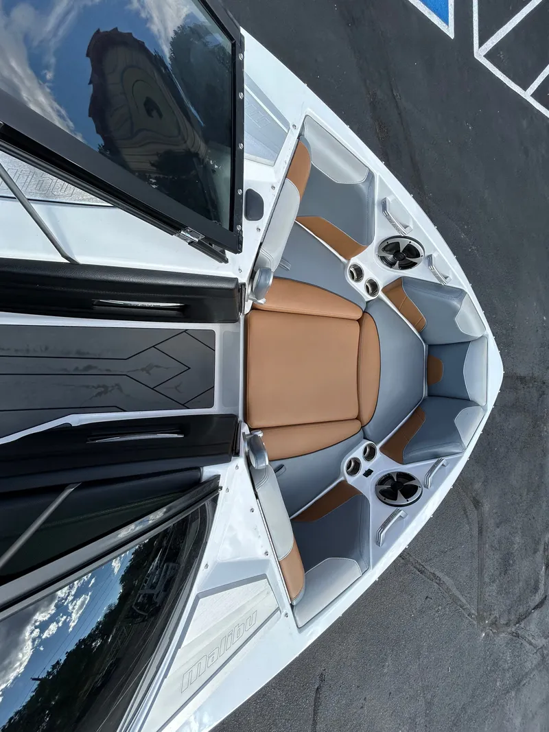 Slide: The Image of Malibu 23 LSV 2020 - 18