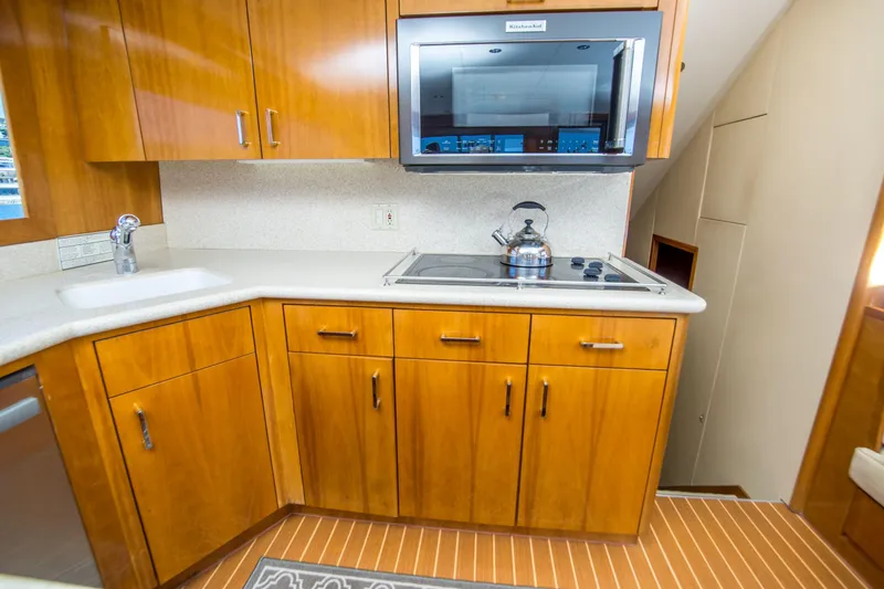 Slide: The Image of Hatteras 55 Convertible 2001 - 24