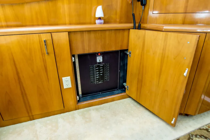 Slide: The Image of Hatteras 55 Convertible 2001 - 21