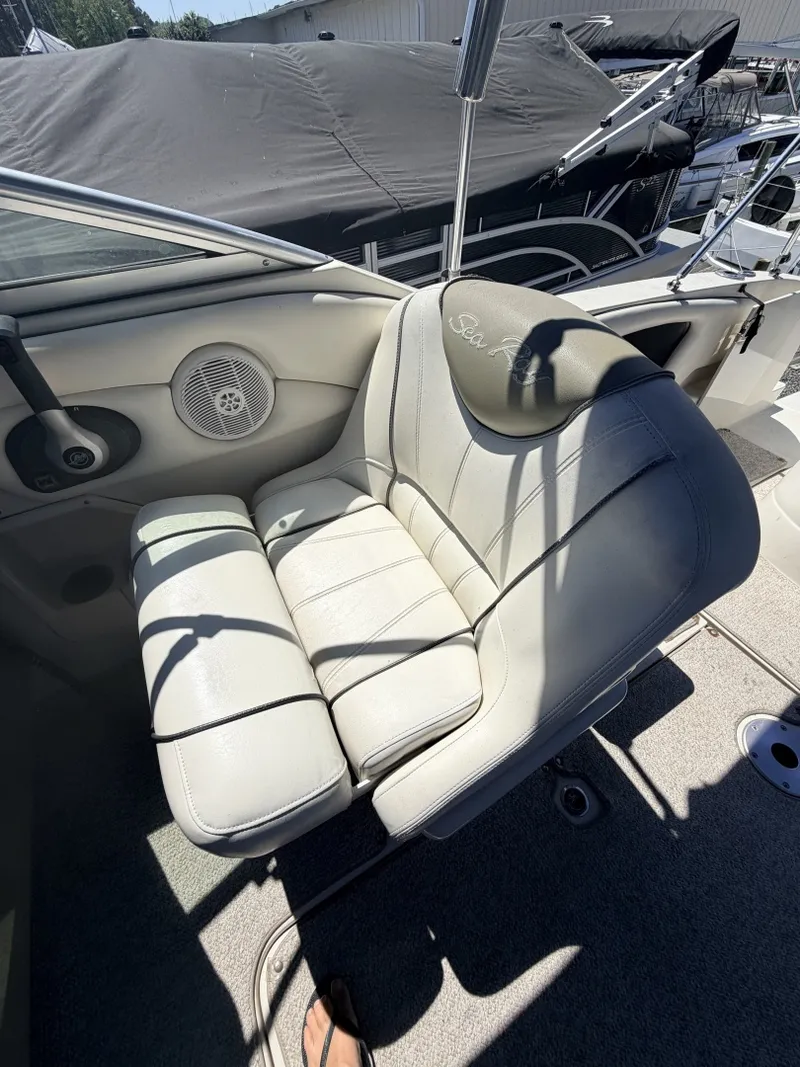 Slide: The Image of Sea Ray 250 Amberjack 2007 - 13