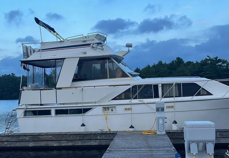 The Image of Pacemaker Flybridge Motor Yacht 1977 - undefined