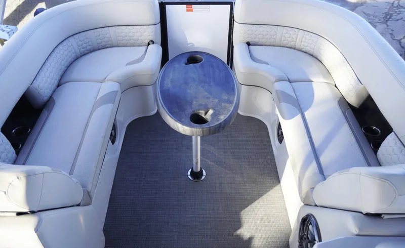 Slide: The Image of Crest 230 Caribbean LX 2023 - 10