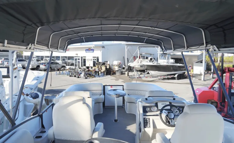 Slide: The Image of Crest 230 Caribbean LX 2023 - 17