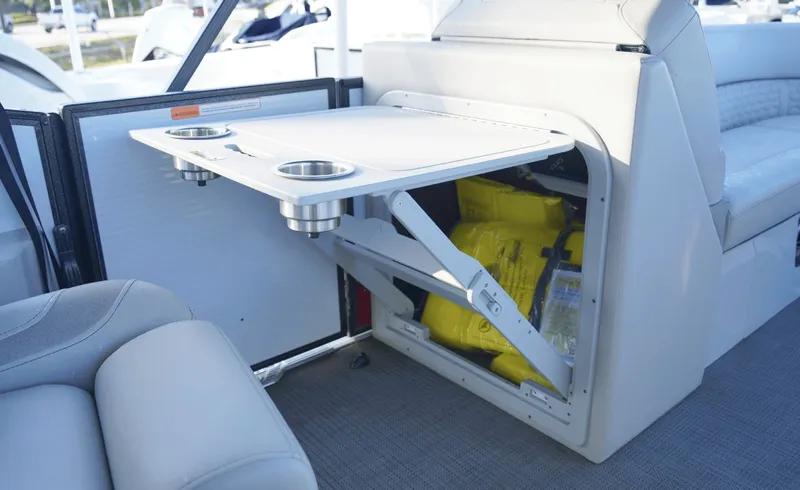 Slide: The Image of Crest 230 Caribbean LX 2023 - 19
