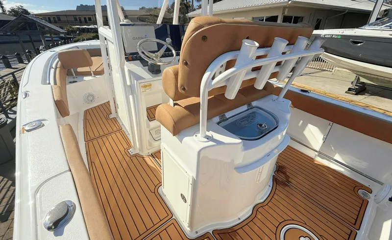 Slide: The Image of Sea Hunt Ultra 229 2021 - 15