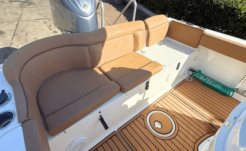 Slide: The Image of Sea Hunt Ultra 229 2021 - 24