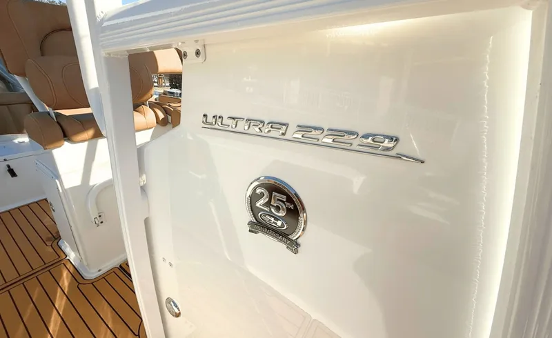 Slide: The Image of Sea Hunt Ultra 229 2021 - 4