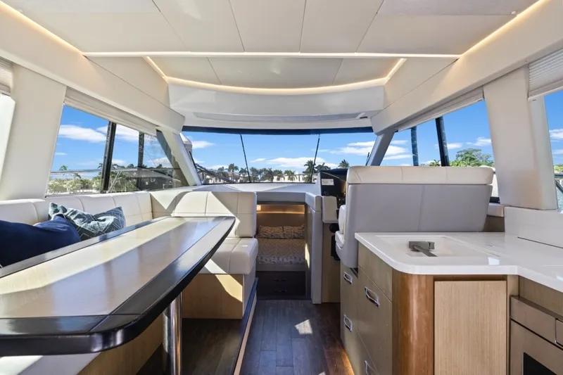 Slide: The Image of Regal 42 Fly 2020 - 13