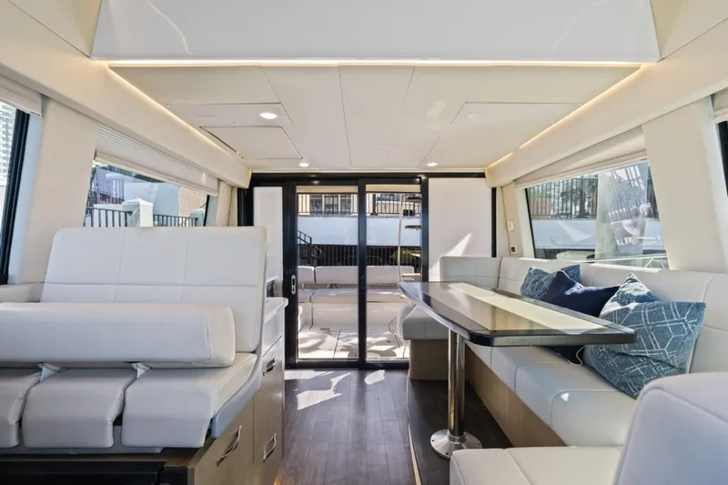 Slide: The Image of Regal 42 Fly 2020 - 15