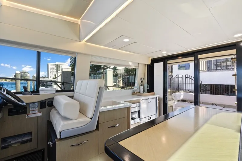 Slide: The Image of Regal 42 Fly 2020 - 16
