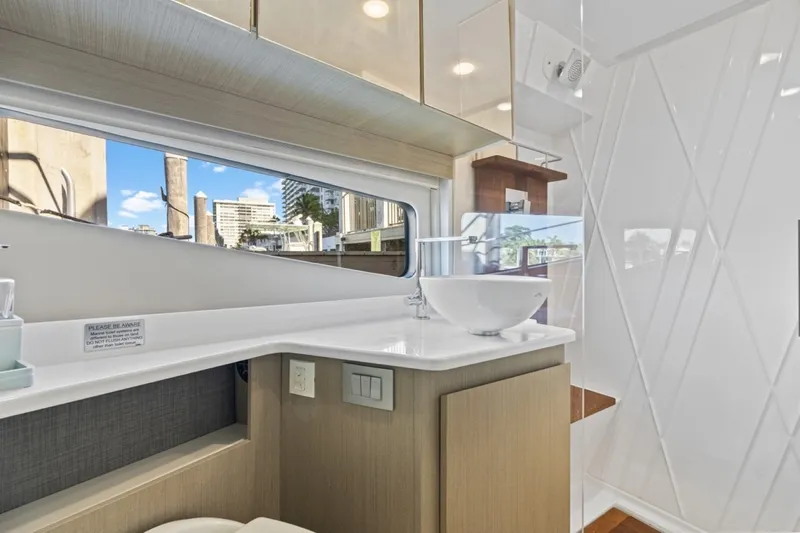Slide: The Image of Regal 42 Fly 2020 - 17