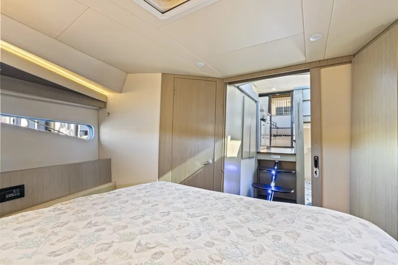 Slide: The Image of Regal 42 Fly 2020 - 20