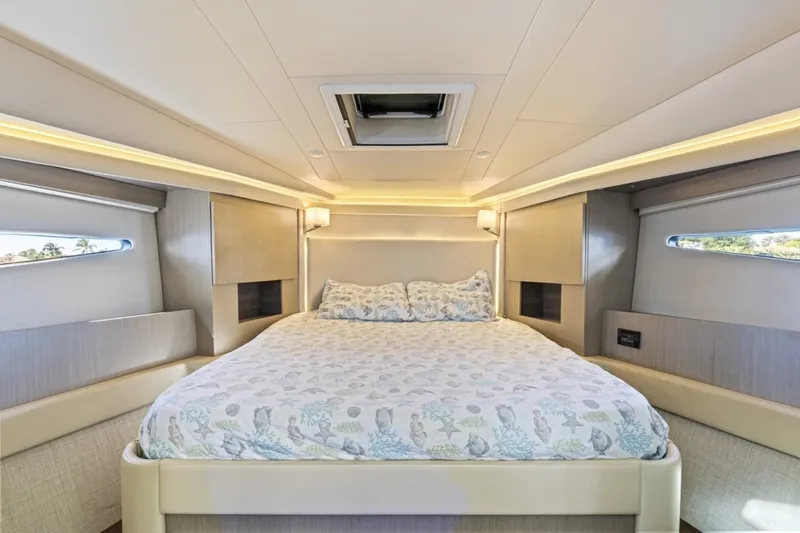 Slide: The Image of Regal 42 Fly 2020 - 21