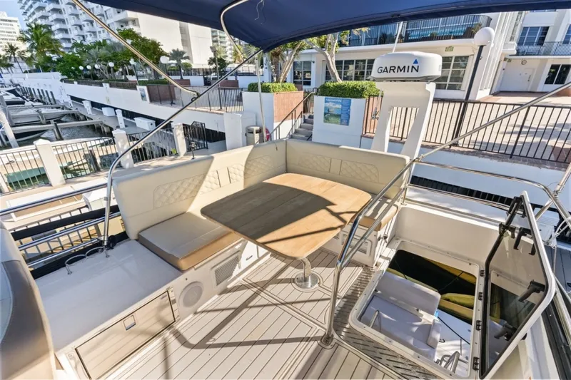 Slide: The Image of Regal 42 Fly 2020 - 7