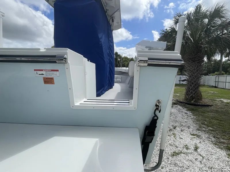 Slide: The Image of Parker Marine 25SE 2022 - 24