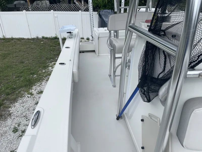 Slide: The Image of Parker Marine 25SE 2022 - 38