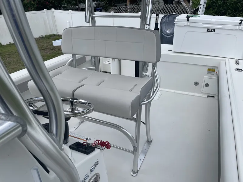 Slide: The Image of Parker Marine 25SE 2022 - 40