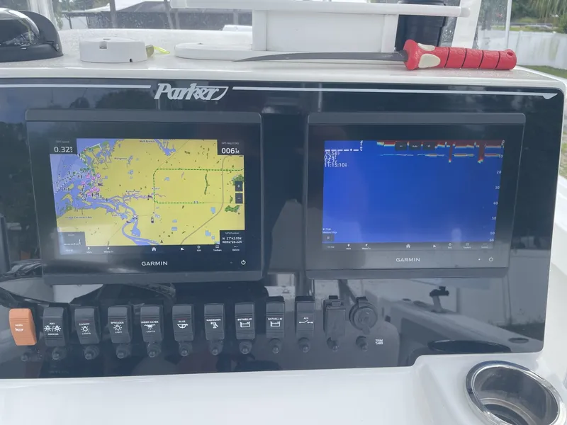 Slide: The Image of Parker Marine 25SE 2022 - 47