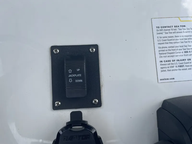 Slide: The Image of Parker Marine 25SE 2022 - 49