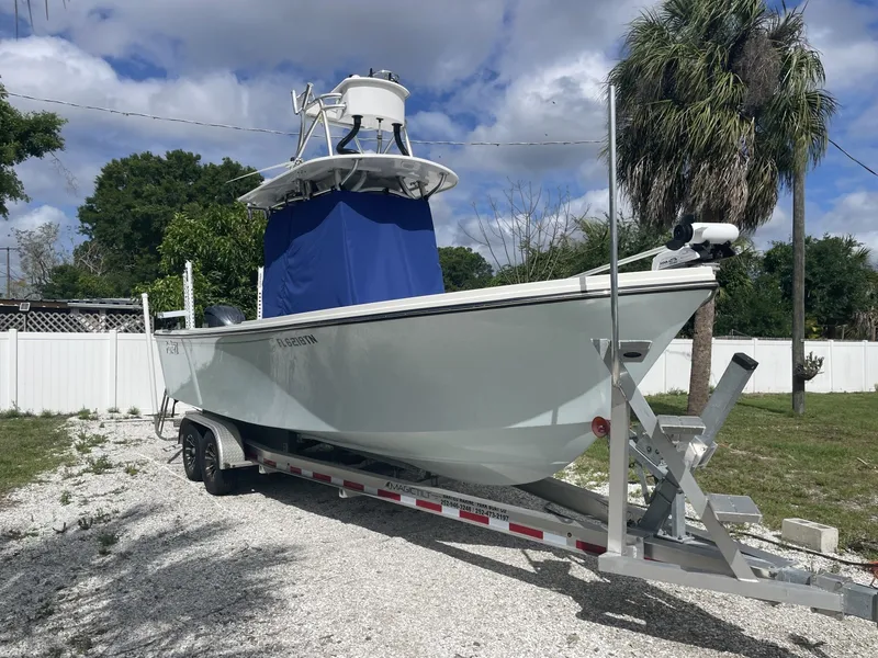 Slide: The Image of Parker Marine 25SE 2022 - 5