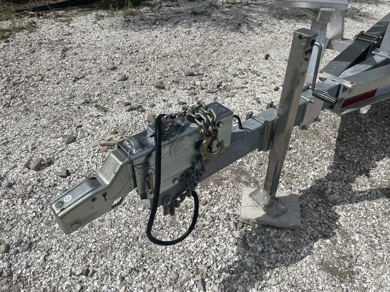 Slide: The Image of Parker Marine 25SE 2022 - 8