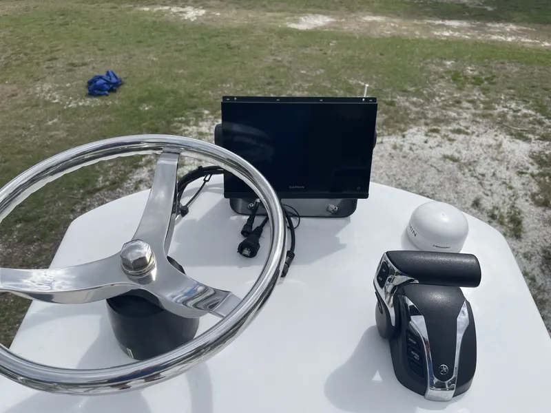 Slide: The Image of Parker Marine 25SE 2022 - 81