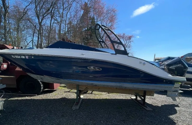 The Image of Sea Ray 230 Bow Rider 2019 - 0