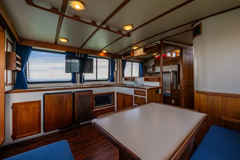 Slide: The Image of Pacific Trawler 40 1999 - 18