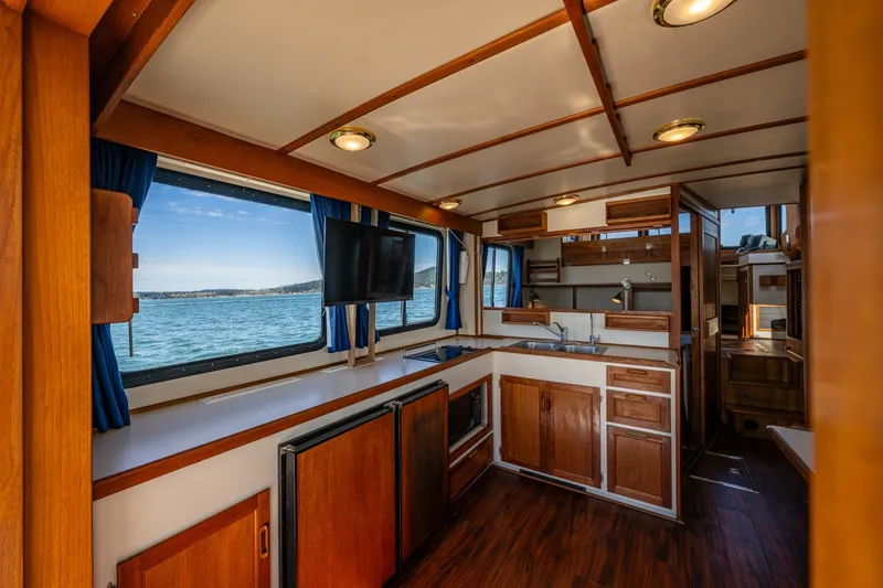 Slide: The Image of Pacific Trawler 40 1999 - 8