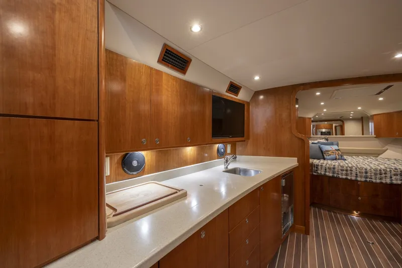 Slide: The Image of Albemarle 410 Express Fisherman 2019 - 15